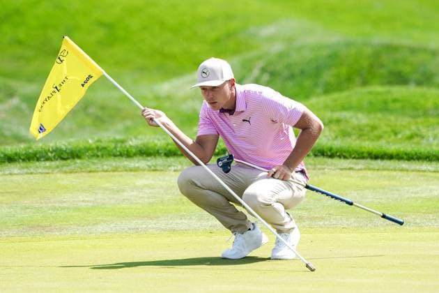 March 15, 2024, Ponte Vedra Beach, Florida, USA: PRETTU IN PINK: Germany s PGA, Golf Herren top pro golfer MATTI SCHMID, 26, lines up a putt on the 18th green during the second round of the 2024 PLAYERS Championship at TPC Sawgrass. Ponte Vedra Beach United States - ZUMAw109 20240315_fap_w109_003 Copyright: xDebbyxWongx