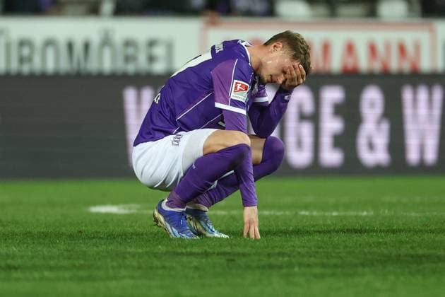 2 Bundesliga VfL Osnabrück Fortuna Düsseldorf on 15 03 2024 at Bremer Brücke in Osnabrück Mickaël Michael Cuisance Osnabrueck 27 dissatisfied, disappointed, disappointed, dejected MH