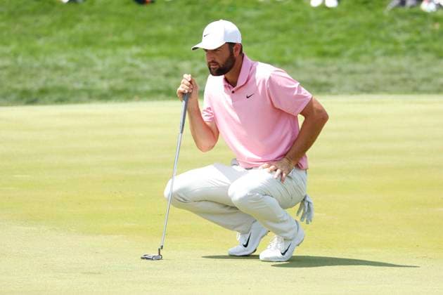 PONTE VEDRA BEACH, FL - MARCH 15: PGA, Golf Herren golfer Scottie Scheffler lines up his putt on the 9th hole during The Players Championship on March 15, 2024, at TPC Sawgrass in Ponte Vedra Beach, Florida. (Photo by Brian Spurlock Icon Sportswire) GOLF: MAR 15 PGA THE PLAYERS Championship EDITORIAL USE ONLY Icon24031533