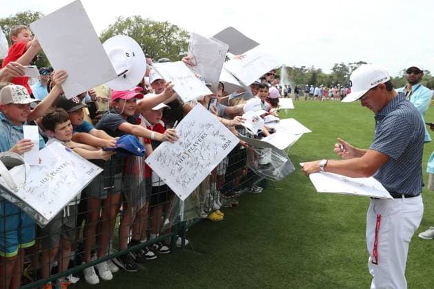 PONTE VEDRA BEACH, FL - MARCH 15: PGA, Golf Herren golfer Rickie Fowler signs autographs after finishing his second round during The Players Championship on March 15, 2024, at TPC Sawgrass in Ponte Vedra Beach, Florida. (Photo by Brian Spurlock Icon Sportswire) GOLF: MAR 15 PGA THE PLAYERS Championship EDITORIAL USE ONLY Icon24031540