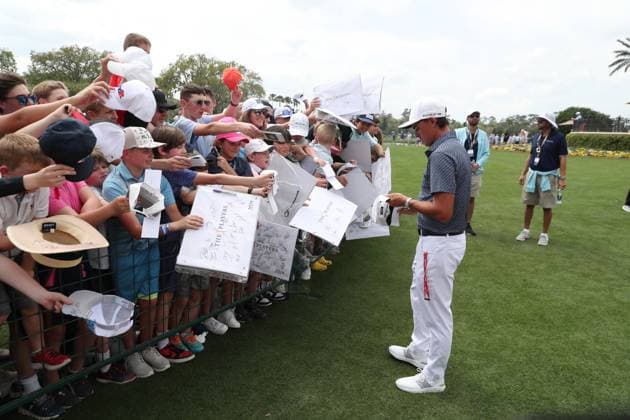 PONTE VEDRA BEACH, FL - MARCH 15: PGA, Golf Herren golfer Rickie Fowler signs autographs after finishing his second round during The Players Championship on March 15, 2024, at TPC Sawgrass in Ponte Vedra Beach, Florida. (Photo by Brian Spurlock Icon Sportswire) GOLF: MAR 15 PGA THE PLAYERS Championship EDITORIAL USE ONLY Icon24031544
