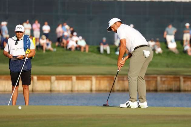 PONTE VEDRA BEACH, FL - MARCH 15: PGA, Golf Herren golfer Xander Schauffele putts on the 17th hole during The Players Championship on March 15, 2024, at TPC Sawgrass in Ponte Vedra Beach, Florida. (Photo by Brian Spurlock Icon Sportswire) GOLF: MAR 15 PGA THE PLAYERS Championship EDITORIAL USE ONLY Icon24031583