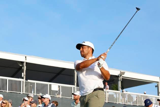 PONTE VEDRA BEACH, FL - MARCH 15: PGA, Golf Herren golfer Xander Schauffele hits his tee shot on the 18th hole during The Players Championship on March 15, 2024, at TPC Sawgrass in Ponte Vedra Beach, Florida. (Photo by Brian Spurlock Icon Sportswire) GOLF: MAR 15 PGA THE PLAYERS Championship EDITORIAL USE ONLY Icon24031585