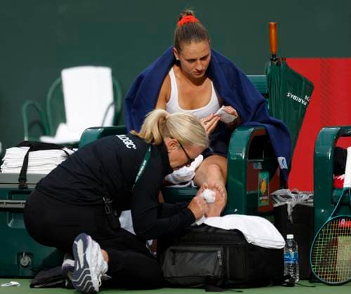 March 15, 2024 Marta Kostyuk of the Ukraine receives treatment from a trainer during her Semifinal match against Iga Swiatek of Poland in during the BNP Paribas Open in Indian Wells, CA. CSM Indian Wells United States of America - ZUMAc04_ 20240315_zma_c04_153 Copyright: xCharlesxBausx