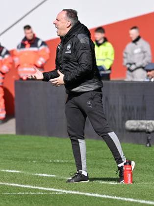 16 03 2024 Soccer Season 2023 2024 2 Soccer Bundesliga 26 Matchday FC Hansa Rostock FCH SpVgg Greuther Fürth Kleeblatt Sportfoto Zink xwoxzix DFL regulations prohibit any use of photographs as image sequences and or quasi video only for editorial use Alexander Zorniger Trainer SpVgg Greuther Fürth ruft schreit brüllt