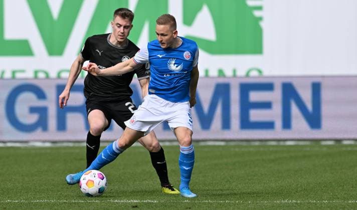 16 03 2024 Soccer Season 2023 2024 2 Soccer Bundesliga 26 Matchday FC Hansa Rostock FCH SpVgg Greuther Fürth Kleeblatt Sportfoto Zink xwoxzix DFL regulations prohibit any use of photographs as image sequences and or quasi video only for editorial use Gian Luca Gian Luca Itter 27, SpVgg Greuther Fürth Kai Pröger Proeger 9, FC Hansa Rostock FCH