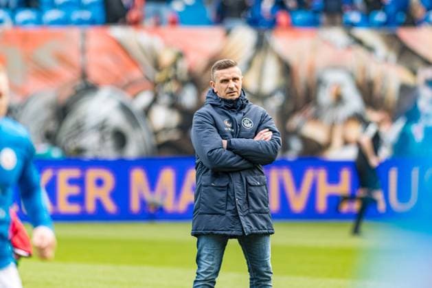 Rostock, Germany March 16, 2024 2 BL 2023 2024 FC Hansa Rostock vs Greuther Fürth In the picture coach Mersad Selimbegovic Hansa Rostock with folded arms DFL regulations prohibit any use of photographs as image sequences and or quasi video Copyright: xFotostandx xVoelkerx