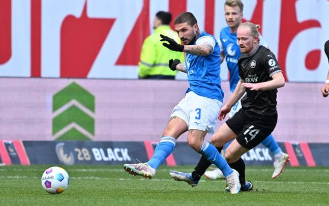 16 03 2024 Soccer Season 2023 2024 2 Soccer Bundesliga 26 Matchday FC Hansa Rostock FCH SpVgg Greuther Fürth Kleeblatt Sportfoto Zink xwoxzix DFL regulations prohibit any use of photographs as image sequences and or quasi video only for editorial use Konstantinos Stayfilidis 3, FC Hansa Rostock FCH Jomaine Consbruch 14, SpVgg Greuther Fürth
