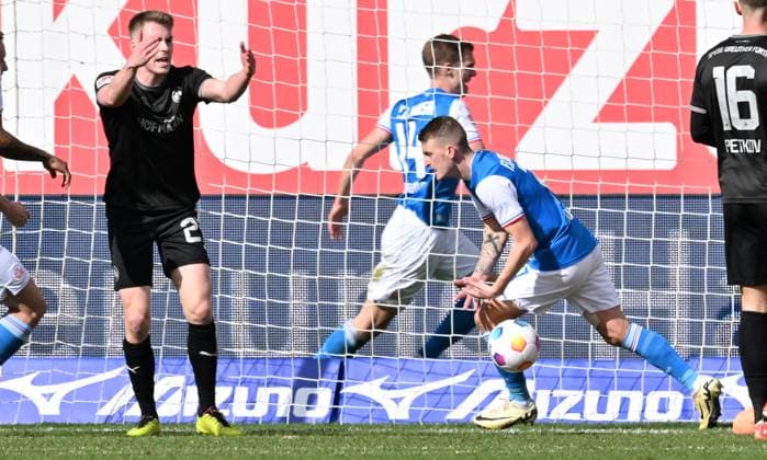 16 03 2024 Soccer season 2023 2024 2 Soccer Bundesliga 26 Matchday FC Hansa Rostock FCH SpVgg Greuther Fürth Kleeblatt Sportfoto Zink xwoxzix DFL regulations prohibit any use of photographs as image sequences and or quasi video only for editorial use Torjubel Jubel Freude nach Treffer Torschuß zum 1 0 durch Nico Neidhart 7, FC Hansa Rostock FCH Gian Luca Gian Luca Itter 27, SpVgg Greuther Fürth sauer unzufrieden