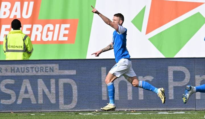 16 03 2024 Soccer Season 2023 2024 2 Soccer Bundesliga 26 Matchday FC Hansa Rostock FCH SpVgg Greuther Fürth Kleeblatt Sportfoto Zink xwoxzix DFL regulations prohibit any use of photographs as image sequences and or quasi video only for editorial use Torjubel Jubel Freude nach Treffer Tor Torschuß zum 1 0 durch Nico Neidhart 7, FC Hansa Rostock FCH