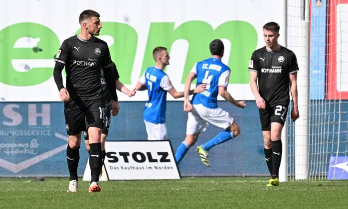 16 03 2024 Fußball Saison 2023 2024 2 Fußball Bundesliga 26 Spieltag FC Hansa Rostock FCH SpVgg Greuther Fürth Kleeblatt Sportfoto Zink xwoxzix DFL regulations prohibit any use of photographs as image sequences and or quasi video only for editorial use Lukas Petkov 16, SpVgg Greuther Fürth Gian Luca Gian Luca Itter 27, SpVgg Greuther Fürth disappointed disappointment behind goal celebration joy after goal goal shot to 1 0 by Nico Neidhart 7, FC Hansa Rostock FCH