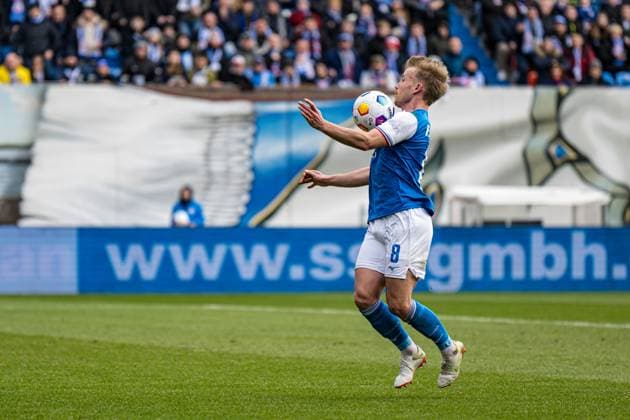 Rostock, Germany 16 March 2024 2 BL 2023 2024 FC Hansa Rostock vs Greuther Fürth Im Bild Simon Rhein Hansa Rostock DFL regulations prohibit any use of photographs as image sequences and or quasi video Copyright: xFotostandx xVoelkerx