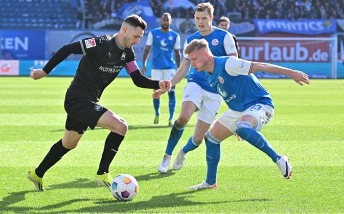 16 03 2024 Soccer Season 2023 2024 2 Soccer Bundesliga 26 Matchday FC Hansa Rostock FCH SpVgg Greuther Fürth Kleeblatt Sportfoto Zink xwoxzix DFL regulations prohibit any use of photographs as image sequences and or quasi video only for editorial use Branimir Hrgota 10 SpVgg Greuther Fürth Kevin Schumacher 13, FC Hansa Rostock FCH
