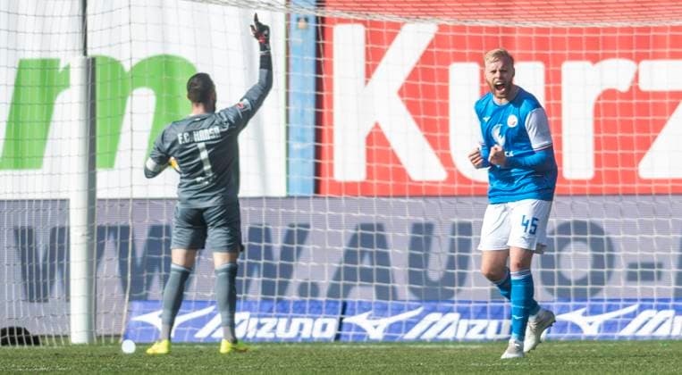 16 03 2024, Soccer, GER, Men, 2 Soccer Bundesliga, 2 Bundesliga, 2 FBL, Matchday 26, FC Hansa Rostock SpVgg Greuther Fürth 1 0 Markus Kolke FC Hansa Rostock, left and Sveinn Aron Gudjohnsen FC Hansa Rostock, right celebrate the 1 0 victory after the final whistle Rostock Ostseestadion Mecklenburg Vorpommern Germany