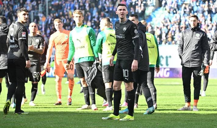 16 03 2024 Soccer Season 2023 2024 2 Soccer Bundesliga 26 Matchday FC Hansa Rostock FCH SpVgg Greuther Fürth Kleeblatt Sportfoto Zink xwoxzix DFL regulations prohibit any use of photographs as image sequences and or quasi video only for editorial use Oualid Mhamdi 3, SpVgg Greuther Fürth Branimir Hrgota 10 SpVgg Greuther Fürth Niko Gießelmann Giesselmann 17, SpVgg Greuther Fürth and team Team turn away from fans Fanblock after insults