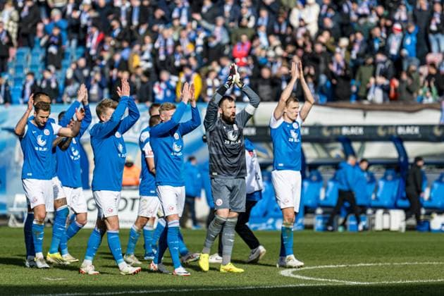 Rostock, Germany March 16, 2024 2 BL 2023 2024 FC Hansa Rostock vs Greuther Fürth In the picture Final cheer, The team of Hansa Rostock celebrates the home victory DFL regulations prohibit any use of photographs as image sequences and or quasi video Copyright: xFotostandx xVoelkerx
