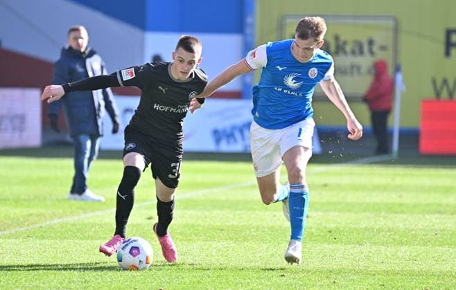 16 03 2024 Soccer Season 2023 2024 2 Soccer Bundesliga 26 Matchday FC Hansa Rostock FCH SpVgg Greuther Fürth Kleeblatt Sportfoto Zink xwoxzix DFL regulations prohibit any use of photographs as image sequences and or quasi video only for editorial use Denis Pfaffenrot 34, SpVgg Greuther Fürth Svante Ingelsson 14, FC Hansa Rostock FCH