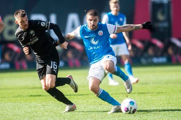 16 03 2024, Soccer, GER, Men, 2 Soccer Bundesliga, 2 Bundesliga, 2 FBL, Matchday 26, FC Hansa Rostock SpVgg Greuther Fürth 1 0 Konstantinos Stafylidis FC Hansa Rostock, right vs Lukas Emanuel Petkov SpVgg Greuther Fürth, left Rostock Ostseestadion Mecklenburg Vorpommern Germany