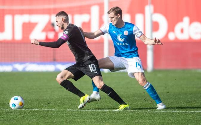 16 03 2024, Soccer, GER, Men, 2 Soccer Bundesliga, 2 Bundesliga, 2 FBL, Matchday 26, FC Hansa Rostock SpVgg Greuther Fürth 1 0 Branimir Hrgota SpVgg Greuther Fürth, left vs Svante Ingelsson FC Hansa Rostock, right Rostock Ostseestadion Mecklenburg Vorpommern Germany