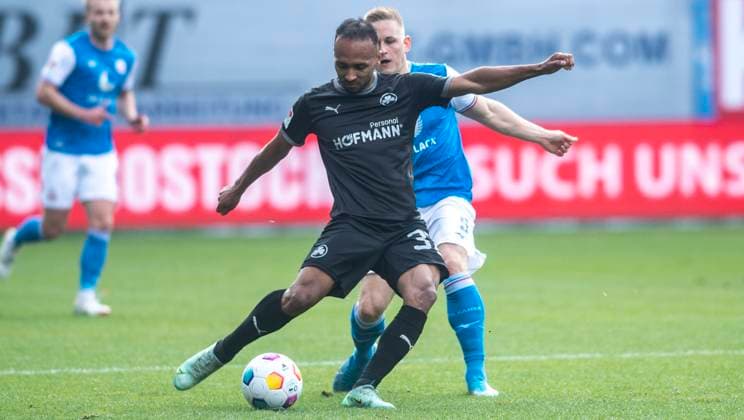 16 03 2024, Soccer, GER, Men, 2 Soccer Bundesliga, 2 Bundesliga, 2 FBL, Matchday 26, FC Hansa Rostock SpVgg Greuther Fürth 1 0 Julian Green SpVgg Greuther Fürth, front vs Kai Pröger FC Hansa Rostock, back Rostock Ostseestadion Mecklenburg Vorpommern Germany