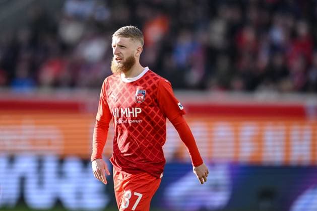 16 03 2024, Heidenheim, Germany, Voith Arena, 1 FC Heidenheim vs Borussia Moenchen Gladbach 1 Bundesliga, Jan Niklas Beste 1 FC Heidenheim 1846 Schaut Foto H Langer DFB DFL REGULATIONS PROHIBIT ANY USE OF PHOTOGRAPHS AS IMAGE SEQUENCES AND OR QUASI VIDEO Heidenheim Voith Arena Germany 541_FCHBGM20240316_059 Langer-541
