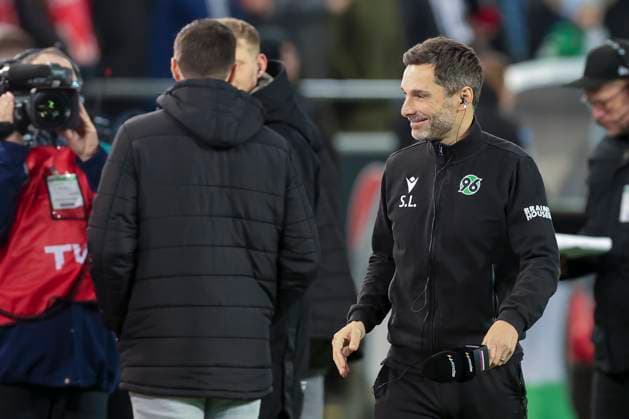 Coach Stefan Leitl Hannover 96 laughs, 2 Bundesliga, Hannover 96 vs 1 FC Kaiserslautern, HDI Arena, 16 03 2024, Hannover, Germany