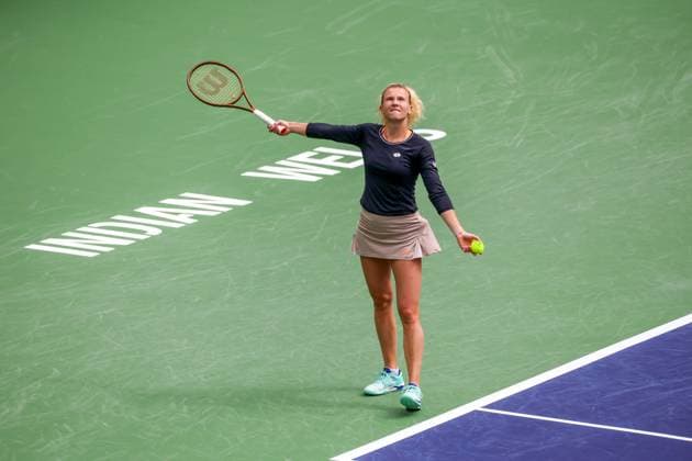 INDIAN WELLS, CA - MARCH 16: Katerina Siniakova (CZE) serves during the WomenÕs Doubles Final at the BNP Paribas Open on March 16, 2024 at Indian Wells Tennis Garden in Indian Wells, CA. (Photo by George Walker Icon Sportswire) TENNIS: MAR 16 BNP Paribas Open EDITORIAL USE ONLY Icon240316019