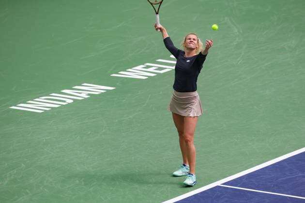 INDIAN WELLS, CA - MARCH 16: Katerina Siniakova (CZE) serves during the WomenÕs Doubles Final at the BNP Paribas Open on March 16, 2024 at Indian Wells Tennis Garden in Indian Wells, CA. (Photo by George Walker Icon Sportswire) TENNIS: MAR 16 BNP Paribas Open EDITORIAL USE ONLY Icon240316020