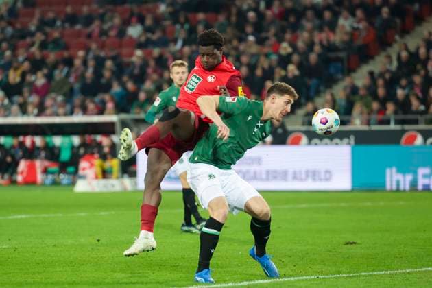 Ragnar Ache 1 FC Kaiserslautern and Fabian Kunze Hannover 96 fight for the ball, 2 Bundesliga, Hannover 96 vs 1 FC Kaiserslautern, HDI Arena, 16 03 2024, Hannover, Germany