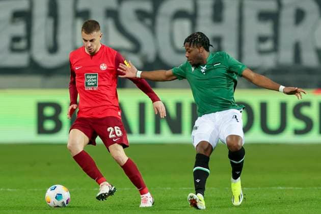 Filip Kaloc 1 FC Kaiserslautern and Bright Arrey Mbi Hannover 96 fight for the ball, 2 Bundesliga, Hannover 96 vs 1 FC Kaiserslautern, HDI Arena, 16 03 2024, Hannover, Germany