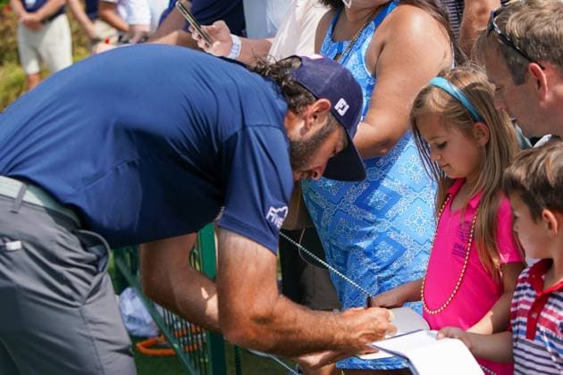 March 16, 2024, Ponte Vedra Beach, Florida, United States: MAX HOMA (USA) signs autographs after the third round of the 2024 PLAYERS Championship at TPC Sawgrass. Ponte Vedra Beach United States - ZUMAw109 20240316_fap_w109_018 Copyright: xDebbyxWongx