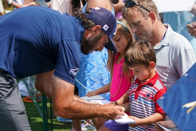 March 16, 2024, Ponte Vedra Beach, Florida, United States: MAX HOMA (USA) signs autographs after the third round of the 2024 PLAYERS Championship at TPC Sawgrass. Ponte Vedra Beach United States - ZUMAw109 20240316_fap_w109_020 Copyright: xDebbyxWongx