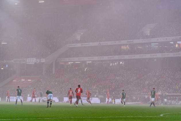 Fog Fireworks Hannover 96 vs 1 FC Kaiserslautern, Football, Bundesliga 2, Matchday 26, 16 03 2024 DFL REGULATIONS PROHIBIT ANY OUSE OF PHOTOGRAPHS AS IMAGE SEQUENCES AND OR QUASI VIDEO Hannover 96 vs 1 FC Kaiserslautern, Football, Bundesliga 2, Matchday 26, 16 03 2024 Hannover Copyright: xEibner-Pressefoto BahhoxKarax EP_HAN
