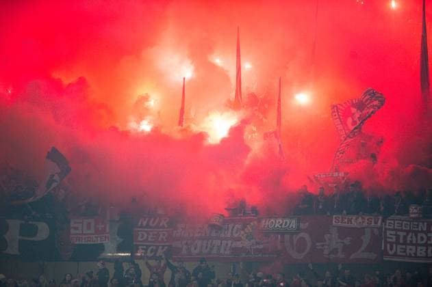 16 03 2024 Football, 2023 2024, 1 Bundesliga, Matchday 26, Hannover 96 1 FC Kaiserslautern Fans Kaiserslautern with pyrotechnics DFL REGULATIONS PROHIBIT ANY USE OF PHOTOGRAPHS AS IMAGE SEQUENCES AND OR QUASI VIDEO