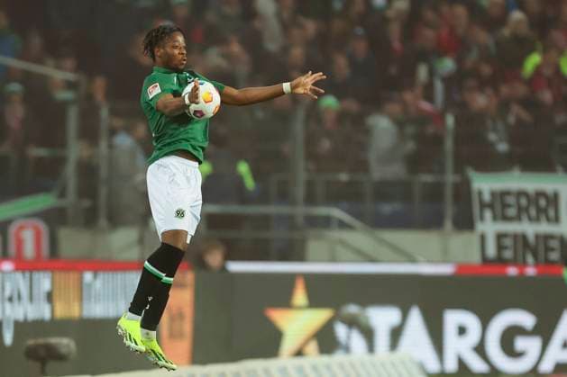Bright Arrey Mbi Hannover 96 controls the ball, 2 Bundesliga, Hannover 96 vs 1 FC Kaiserslautern, HDI Arena, 16 03 2024, Hannover, Germany