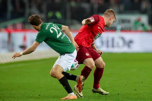 Kolja Oudenne Hannover 96 and Jean Zimmer 1 FC Kaiserslautern fight for the ball, 2 Bundesliga, Hannover 96 vs 1 FC Kaiserslautern, HDI Arena, 16 03 2024, Hannover, Germany