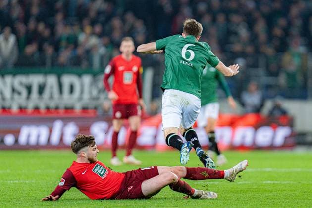 Filip Kaloc 1 FC Kaiserslautern, 26 Fabian Kunze Hannover 96, 6 Hannover 96 vs 1 FC Kaiserslautern, Football, 2 Bundesliga, Matchday 26, 16 03 2024 DFL REGULATIONS PROHIBIT ANY OUSE OF PHOTOGRAPHS AS IMAGE SEQUENCES AND OR QUASI VIDEO Hannover 96 vs 1 FC Kaiserslautern, Football, 2 Bundesliga, Matchday 26, 16 03 2024 Hannover Copyright: xEibner-Pressefoto BahhoxKarax EP_HAN