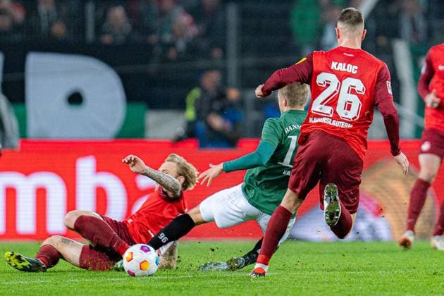 Hannover 96 vs 1 FC Kaiserslautern, Football, Bundesliga 2, Matchday 26, 16 03 2024 DFL REGULATIONS PROHIBIT ANY OUSE OF PHOTOGRAPHS AS IMAGE SEQUENCES AND OR QUASI VIDEO Hannover 96 vs 1 FC Kaiserslautern, Football, Bundesliga 2, Matchday 26, 16 03 2024 Hannover Copyright: xEibner-Pressefoto BahhoxKarax EP_HAN