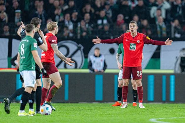 Julian Niehues 1 FC Kaiserslautern, 16 yellow card here Filip Kaloc 1 FC Kaiserslautern, 26 Hannover 96 vs 1 FC Kaiserslautern, Football, 2 Bundesliga, Matchday 26, 16 03 2024 DFL REGULATIONS PROHIBIT ANY OUSE OF PHOTOGRAPHS AS IMAGE SEQUENCES AND OR QUASI VIDEO Hannover 96 vs 1 FC Kaiserslautern, Football, 2 Bundesliga, Matchday 26, 16 03 2024 Hannover Copyright: xEibner-Pressefoto BahhoxKarax EP_HAN