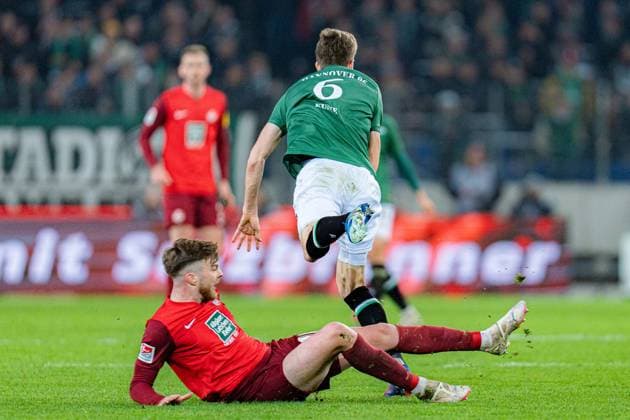 Filip Kaloc 1 FC Kaiserslautern, 26 Fabian Kunze Hannover 96, 6 Hannover 96 vs 1 FC Kaiserslautern, Football, 2 Bundesliga, Matchday 26, 16 03 2024 DFL REGULATIONS PROHIBIT ANY OUSE OF PHOTOGRAPHS AS IMAGE SEQUENCES AND OR QUASI VIDEO Hannover 96 vs 1 FC Kaiserslautern, Football, 2 Bundesliga, Matchday 26, 16 03 2024 Hannover Copyright: xEibner-Pressefoto BahhoxKarax EP_HAN
