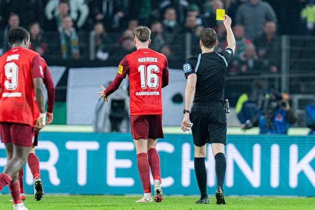 Julian Niehues 1 FC Kaiserslautern, 16 yellow card Hannover 96 vs 1 FC Kaiserslautern, Soccer, 2 Bundesliga, Matchday 26, 16 03 2024 DFL REGULATES PROHIBIT ANY OUSE OF PHOTOGRAPHS AS IMAGE SEQUENCES AND OR QUASI VIDEO Hannover 96 vs 1 FC Kaiserslautern, Soccer, 2 Bundesliga, Matchday 26, 16 03 2024 Hannover Copyright: xEibner-Pressefoto BahhoxKarax EP_HAN