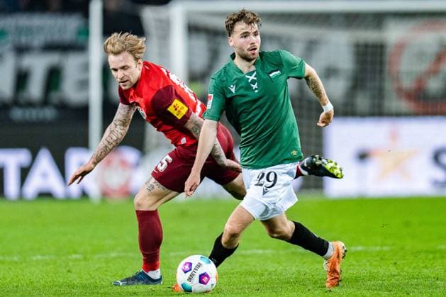 Kolja Nuno Oudenne Hannover 96, 29 Julian Niehues 1 FC Kaiserslautern, 16 Hannover 96 vs 1 FC Kaiserslautern, Football, 2 Bundesliga, Matchday 26, 16 03 2024 DFL REGULATIONS PROHIBIT ANY OUSE OF PHOTOGRAPHS AS IMAGE SEQUENCES AND OR QUASI VIDEO Hannover 96 vs 1 FC Kaiserslautern, Football, 2 Bundesliga, Matchday 26, 16 03 2024 Hannover Copyright: xEibner-Pressefoto BahhoxKarax EP_HAN