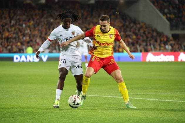 Jordan LOTOMBA (OGC Nice) et Przemyslaw FRANKOWSKI (RC Lens) lors du match RC Lens - OGC Nice, Ligue 1, stade Bollaert-Delelis, le 16 mars 2024 FOOTBALL : RC LENS vs NICE - LIGUE 1 - 16 03 2024 LaurentSanson Panoramic 