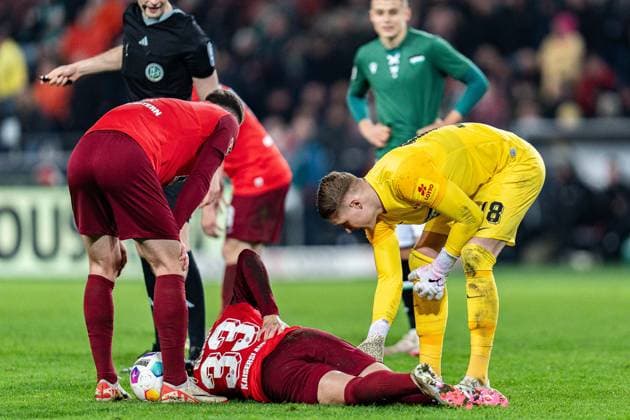 Jan Elvedi 1 FC Kaiserslautern, 33 was fouled Hannover 96 vs 1 FC Kaiserslautern, Soccer, 2 Bundesliga, Matchday 26, 16 03 2024 DFL REGULATIONS PROHIBIT ANY OUSE OF PHOTOGRAPHS AS IMAGE SEQUENCES AND OR QUASI VIDEO Hannover 96 vs 1 FC Kaiserslautern, Soccer, 2 Bundesliga, Matchday 26, 16 03 2024 Hannover Copyright: xEibner-Pressefoto BahhoxKarax EP_HAN