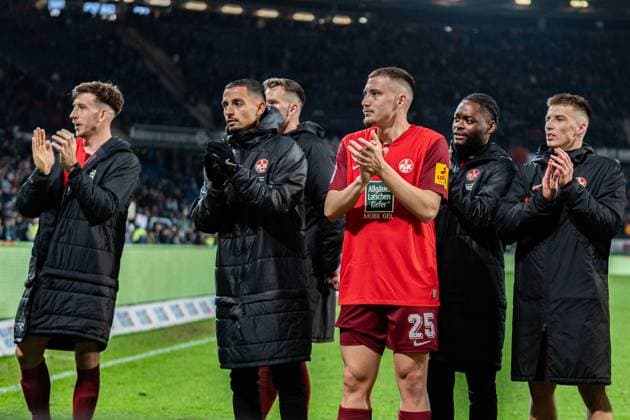 Kenny Prince Redondo 1 FC Kaiserslautern, 11 Filip Stojikovic 1 FC Kaiserslautern, 25 Julian Krahl 1 FC Kaiserslautern, 18 Hannover 96 vs 1 FC Kaiserslautern, Football, Bundesliga 2, Matchday 26, 16 03 2024 DFL REGULATIONS PROHIBIT ANY OUSE OF PHOTOGRAPHS AS IMAGE SEQUENCES AND OR QUASI VIDEO Hannover 96 vs 1 FC Kaiserslautern, Football, Bundesliga 2, Matchday 26, 16 03 2024 Hannover Copyright: xEibner-Pressefoto BahhoxKarax EP_HAN