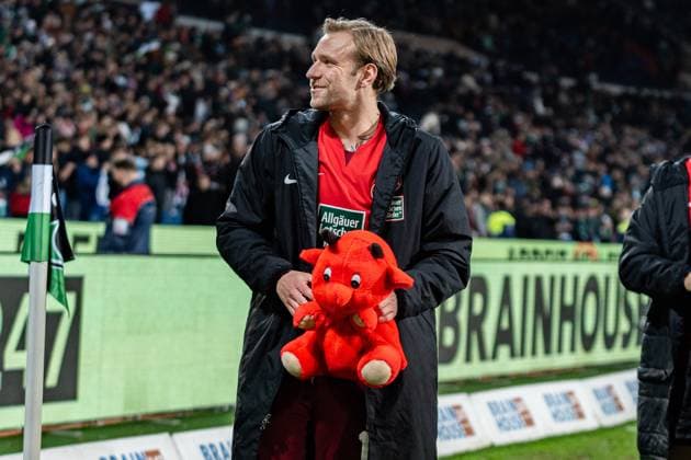 Tymoteusz Puchacz 1 FC Kaiserslautern, 15 red devil stuffed animal Hannover 96 vs 1 FC Kaiserslautern, Football, 2 Bundesliga, Matchday 26, 16 03 2024 DFL REGULATIONS PROHIBIT ANY OUSE OF PHOTOGRAPHS AS IMAGE SEQUENCES AND OR QUASI VIDEO Hannover 96 vs 1 FC Kaiserslautern, Football, 2 Bundesliga, Matchday 26, 16 03 2024 Hannover Copyright: xEibner-Pressefoto BahhoxKarax EP_HAN