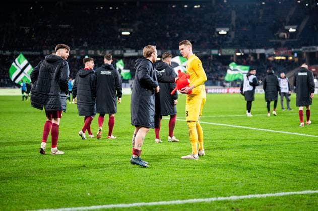 16 03 2024 Soccer, 2023 2024, 1 Bundesliga, Matchday 26, Hannover 96 1 FC Kaiserslautern L R Tymoteusz Puchacz Kaiserslautern , Julian Krahl Kaiserslautern with a cuddly toy DFL REGULATIONS PROHIBIT ANY USE OF PHOTOGRAPHS AS IMAGE SEQUENCES AND OR QUASI VIDEO