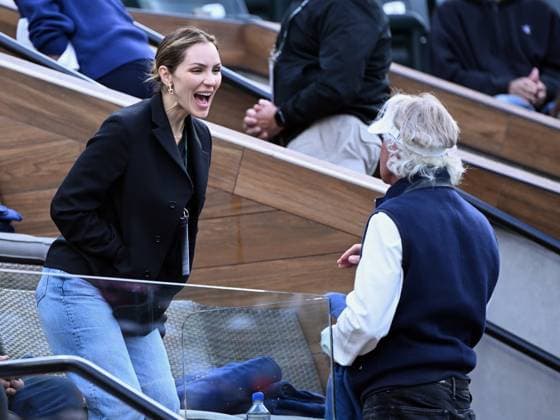 INDIAN WELLS, CA - MARCH 16: Recording artist Katharine McPhee in the stands before the start of an ATP, Tennis Herren semifinals tennis match between Carlos Alcaraz and Jannik Sinner played on March 16, 2024 during the BNP Paribas Open tennis tournament played at the Indian Wells Tennis Garden in Indian Wells, CA. (Photo by John Cordes Icon Sportswire) TENNIS: MAR 16 BNP Paribas Open EDITORIAL USE ONLY Icon506240316048