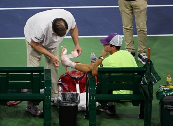 INDIAN WELLS, CA - MARCH 16: Tommy Paul (USA) gets his ankle taped during an ATP, Tennis Herren semifinals tennis match played on March 16, 2024 during the BNP Paribas Open tennis tournament played at the Indian Wells Tennis Garden in Indian Wells, CA. (Photo by John Cordes Icon Sportswire) TENNIS: MAR 16 BNP Paribas Open EDITORIAL USE ONLY Icon506240316106
