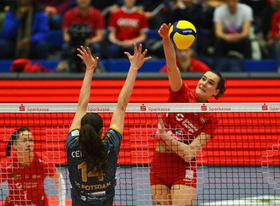 behind the net Nathalie Lemmens Dresden vs Anastasia Cekulaev Potsdam , Dresdner SC vs SC Potsdam, Volleyball, 1 Bundesliga Women, 1 Liga, Margon Arena Dresden Bodenbacher Straße, DSC, Season 2023 2024, 16 03 2024,